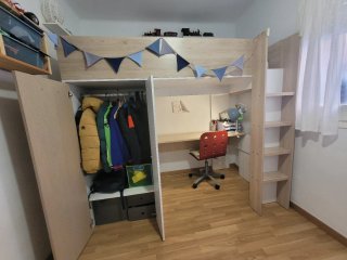Habitación juvenil completa.