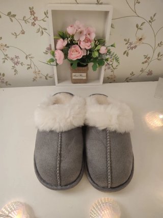 Zapatillas de casa grises con forro blanco