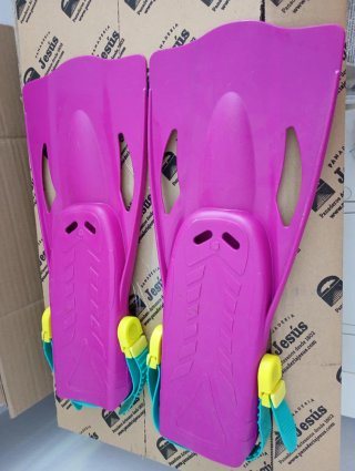 Aletas de natación ajustables multitalla