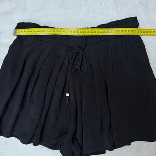 Pantalón corto Zara fluido negro