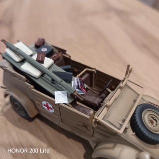 Maqueta Kubelwagen Ambulancia Militar