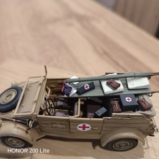 Maqueta Kubelwagen Ambulancia Militar
