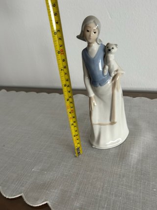 Figura porcelana niña con osito azul