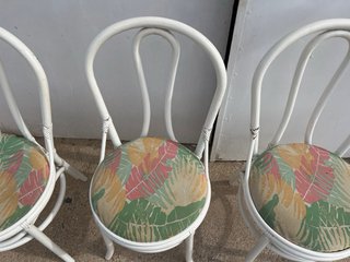4 Sillas Mimbre Blancas con Cojín Floral