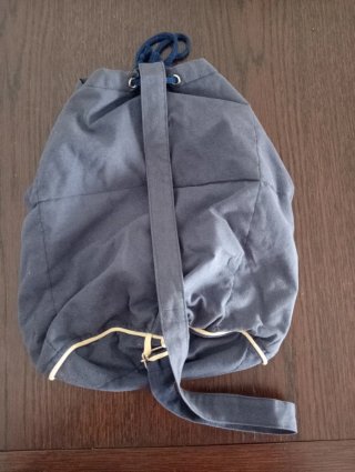Mochila infantil con el nombre de Laura bordado