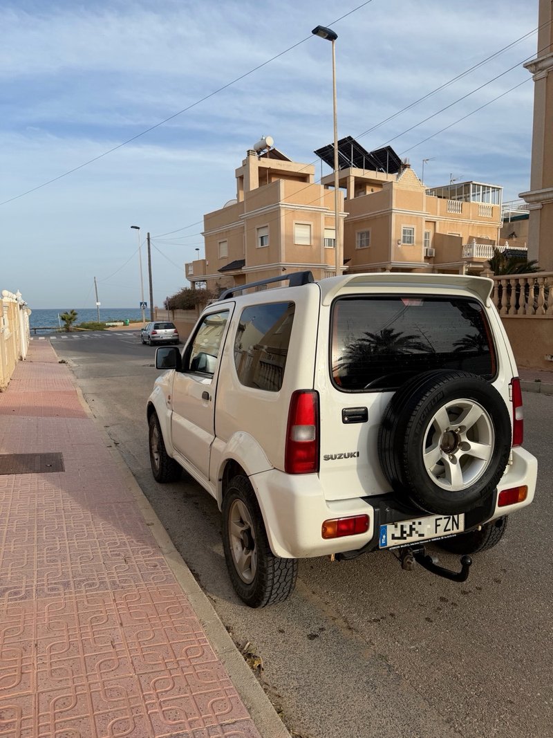 Suzuki Jimny 4X4 - foto 1