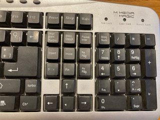 Teclado M MEDIA con cable. No funciona bien