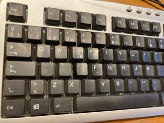 Teclado M MEDIA con cable. No funciona bien