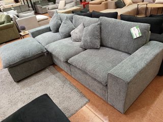 Sofá 3 plazas gris con puff