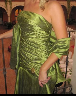 Vestido verde tubo drapeado talla M