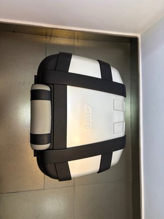 Baúl Givi Top Case 2 Cascos