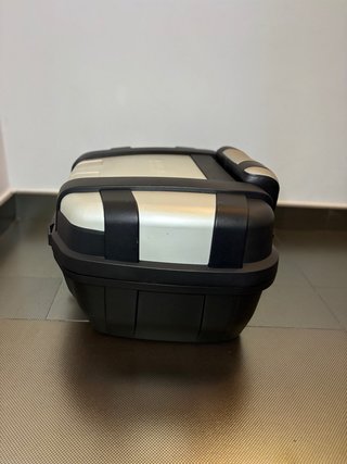 Baúl Givi Top Case 2 Cascos
