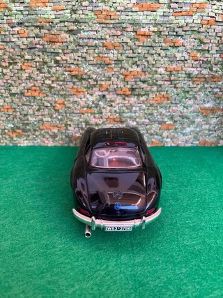Mercedes 300 SL 1954 – Escala 1:18 Burago