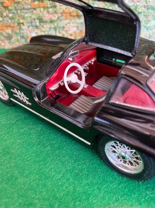 Mercedes 300 SL 1954 – Escala 1:18 Burago