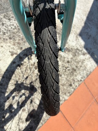 Bicicleta infantil con marchas y casco