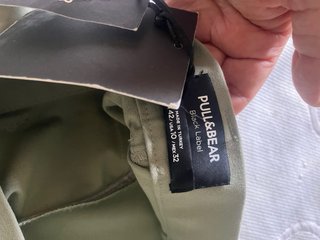 Pantalón Pull&Bear verde
