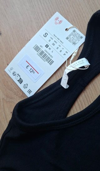 Camiseta Zara Negra escote en espalda