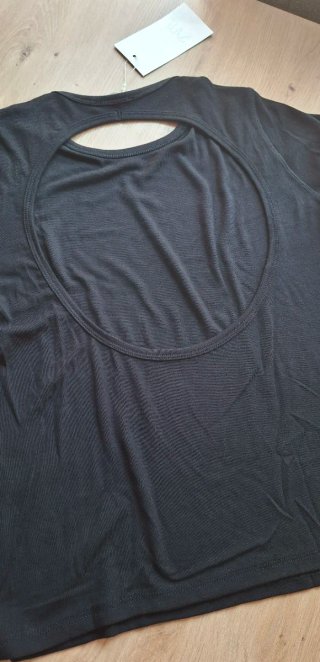 Camiseta Zara Negra escote en espalda