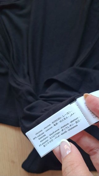 Camiseta Zara Negra escote en espalda