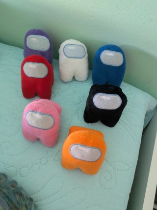 7 Peluches Among Us pequeños