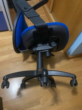 Silla de oficina ergonómica azul