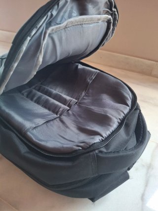 Mochila negra para ordenador portátil
