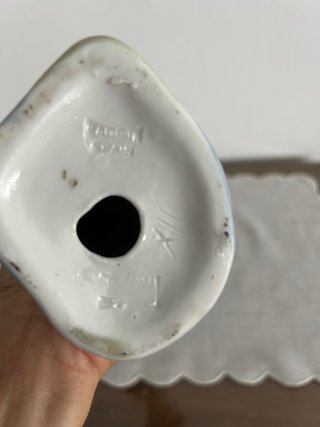 Figura porcelana mujer con cántaro