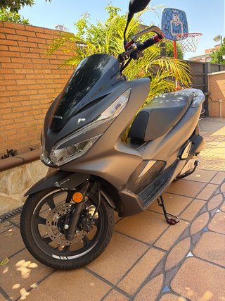 Honda PCX Maxi Scooter mate cambió por tmax2009/11