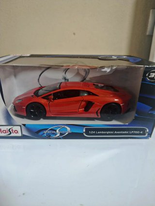 Maisto Lamborghini Aventador 1:24 Rojo