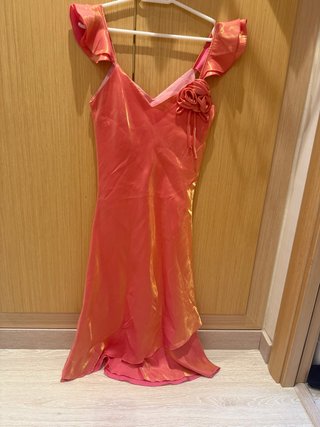 Vestido fiesta naranja y rosa con foulard