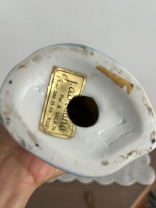 Figura porcelana mujer con cesta