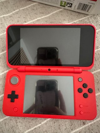 Nintendo 2DS XL Poké Ball Edition