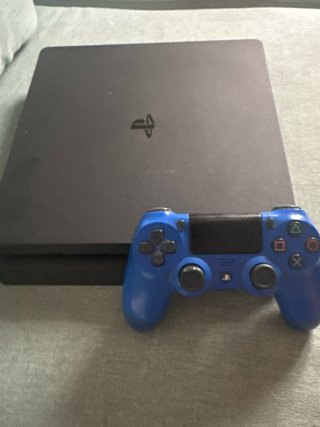 PS4 con mando azul