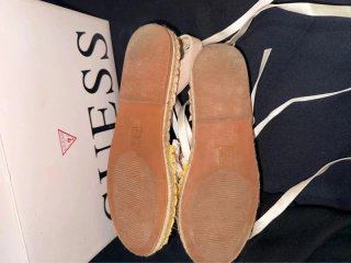 Zapatillas Guess Beige y Doradas
