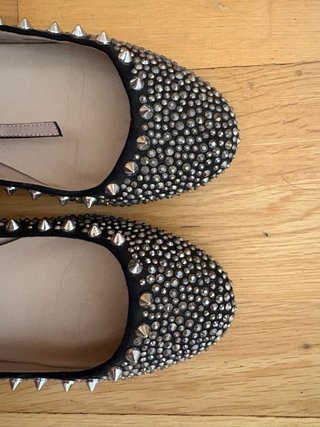 Manoletinas Zara Tachuelas Negras y Plateadas