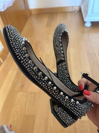 Manoletinas Zara Tachuelas Negras y Plateadas