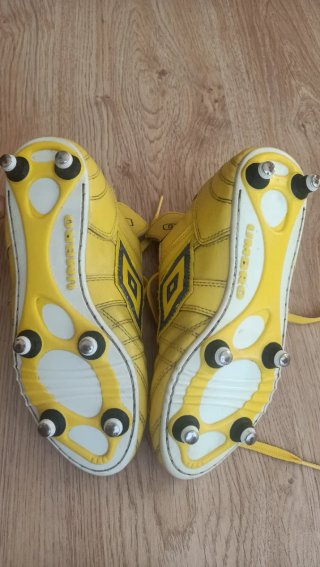 Botas de fútbol Umbro Tornado Talla 39.