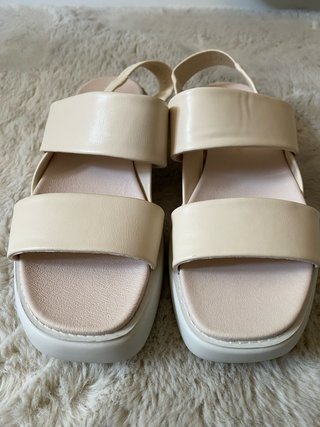 Sandalias de plataforma beige
