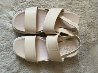 Sandalias de plataforma beige
