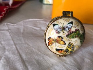 Joyero redondo esmaltado mariposas