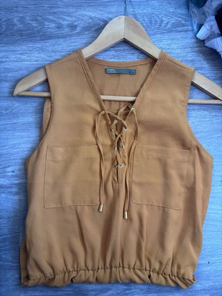 Vestido corto mostaza Sfera (talla S)