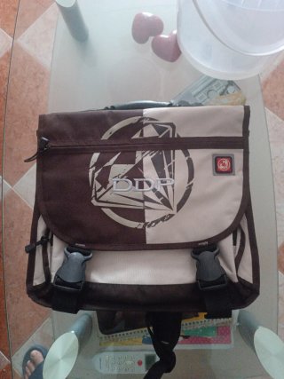 Bolso de documentos marrón y beige