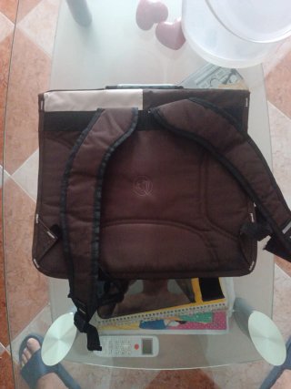 Bolso de documentos marrón y beige
