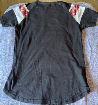 Camiseta SikSilk Negra con Diseño en Mangas