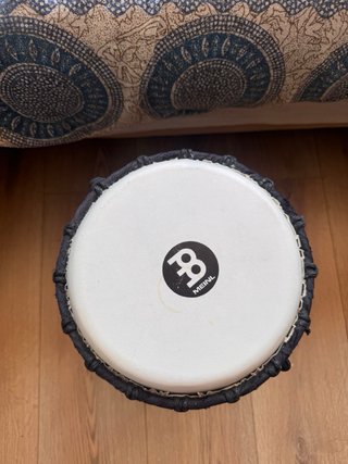 Tambor Meinl de madera tallada