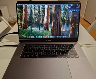 MacBook Pro 15 2018 Pantalla y Touch Bar Rotas