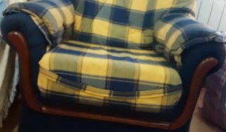 Butaca estampada azul y amarilla