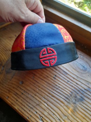 Pequeño gorro chino made in Taiwan.