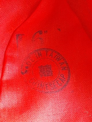 Pequeño gorro chino made in Taiwan.