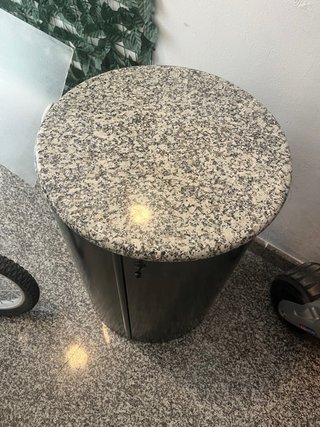 Mueble de almacenamiento redondo con tapa de mármo